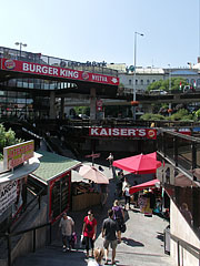 Underpass of the Nyugati Square and the Skála Metró shopping centre - Budapešť, Maďarsko