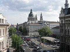 Massive traffic on the Bajcsy-Zsilinszky Avenue (or Bajcsy-Zsilinszky Road) - Budapešť, Maďarsko