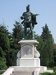 World War I memorial of the Hussars Regiment No. 6 of Württemberg, a bronze statue of a hussar soldier with a sword in his hand - Gyöngyös, Maďarsko