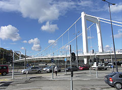 The Elisabeth Bridge from the Pest-side embankment - Budapeşte, Macaristan