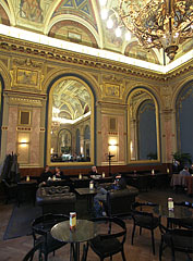 The Lotz Room or Lotz Hall in the Paris Department Store ("Párizsi Nagy Áruház") building - Budapeşte, Macaristan