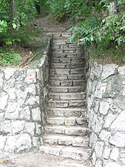 Stone stairs on the hiking trail - Budapeşte, Macaristan