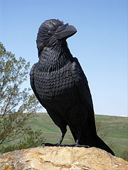 The iron raven statue at the crossroads refers to the name of the village (the Hungarian word "Holló-kő" means "raven rock") - Hollókő, Macaristan