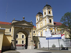 The building complex of the Pauline Monastery and Church in Márianosztra is a famous pilgrimage destination - Márianosztra, Macaristan