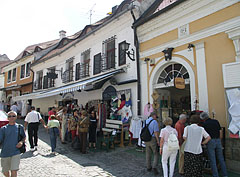 The narrow streets are always crowdy, especially in summertime - Szentendre, Macaristan