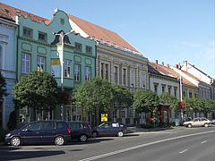 Colorful houses on the main square - Tapolca, Macaristan