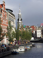 A Singel Canal (Singelgracht) with the Munt tower (Munttoren) - Amsterdam, Olanda