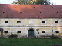 The former granary next to the Széchenyi Mansion was built in 1834 - Barcs, Ungaria