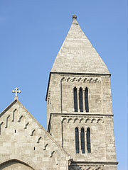 The steeple of the Roman Catholic Church on the Lehel Square with its pyramid-shaped spire - Budapesta, Ungaria