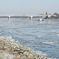 The Árpád (or Arpad) Bridge over the icy Danube River, viewed from Óbuda district - Budapesta, Ungaria