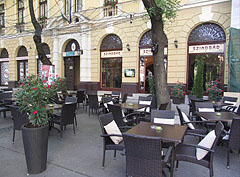 The terrace of the Szindbád Restaurant and Wine Bar - Cegléd, Ungaria