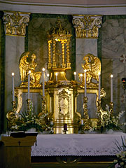 The gold-plated main altar with angel sculptures in the Roman Catholic St. Michael's Church - Dunakeszi, Ungaria