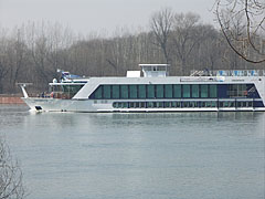 The Swiss-owned "MS AMADOLCE" cabined riverboat and boat hotel - Dunakeszi, Ungaria