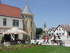 The recently renovated main square - Gödöllő, Ungaria