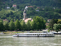 Excursion boat on River Danube at Nagymaros - Nagymaros, Ungaria