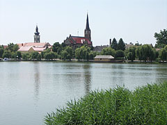 The riverside promenade, viewed from the east-end of the Árpád Bridge - Ráckeve, Ungaria