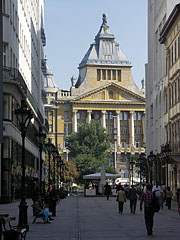 The Anker Palace viewed from the Fashion Street shopping street - Budapeste, Hungria