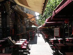 Terraces of restaurants and cafes - Budapeste, Hungria