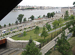 The area of the Buda Castle Bazaars and Garden from above, from the top of the escalator - Budapeste, Hungria