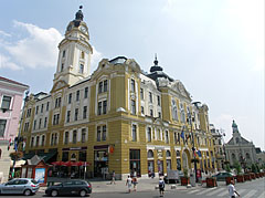 City Hall of Pécs, and the farther on the left - Pécs, Hungria