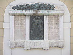 World War I memorial with a bronze plaque on the wall of the Fire Tower - Szécsény, Hungria