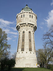 The Water Tower is now a listed building, it was built in 1912 - Budapest, Hungría