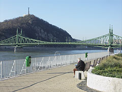 Calming view from the Ferencváros Danube bank (the river, the Liberty Bridge and the Gellért Hill) - Budapest, Ungheria