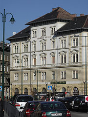 The "Csarnok-udvar" building near the Great Market Hall, including the "Borbíróság" Hungarian style restaurant on its ground floor - Budapest, Ungheria