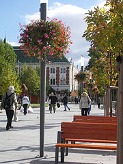 Park with passersby - Budapest, Ungheria