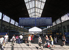 Information board in the Main Hall of the train station - Budapest, Ungheria