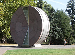 The Time Wheel ("Időkerék") is a giant hour glass which was created for the Europen Uniun accession of Hungary - Budapest, Ungheria