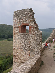 The Semicircle Bastion tower and the southern upper defensive wall - Csesznek, Ungheria