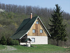 A lonely house (maybe the forester's house) at the foot of the castle hill - Csővár, Ungheria