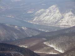 The Danube viewed from the Dobogó-kő mountain, on the near side of the river it is the Visegrád Mountains, on the other side the Börzsőny Mountain Range - Dobogókő, Ungheria