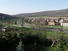 Dwelling houses, railway and hills in the south side of Eplény - Eplény, Ungheria