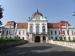 The main facade of the baroque Grassalkovich Palace (or Gödöllő Palace) - Gödöllő, Ungheria