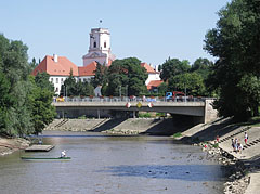 The Rába Double Bridge ("Kettős híd") over River Rába, and the tower of the Bishop's Caste ("Püspökvár") in the distance - Győr, Ungheria