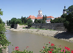 The Castle of Győr, the Episcopal Palace and The Rába River, viewed from the Rába Double Bridge ("Kettős híd") - Győr, Ungheria