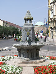 Zsolnay fountain (memorial well for Vilmos Zsolnay), and - Pécs, Ungheria