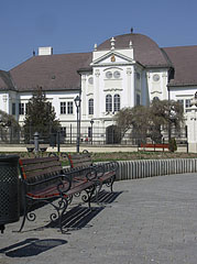 Square with benches near the Forgách Mansion - Szécsény, Ungheria