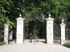 The gate of the park of the Andrássy Mansion - Tóalmás, Ungheria