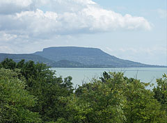 The view of the Badacsony Hill from Balatongyörök village - Balatongyörök, Unkari