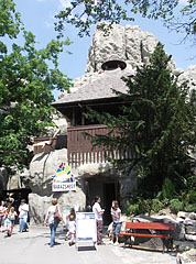 Entrance to the Magical Hill - Budapest, Unkari