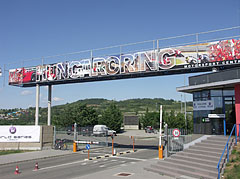 Main entrance of Hungaroring, the Somlyó Hill and Aquaréna water park is behind - Mogyoród, Unkari