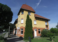 Multi-storey apartment house, including a lawyer's office - Paks, Unkari