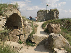 Ruins and rocks in the Upper Castle - Sirok, Unkari