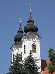 The two towers (or steeples) of the church of the Benedictine Abbey, viewed from the old village - Tihany, Unkari