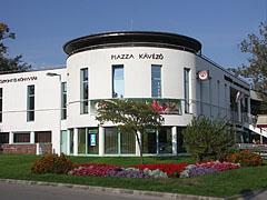 Pannonia Cultural Center and Library, including the Café Piazza - Balatonalmádi, Madžarska