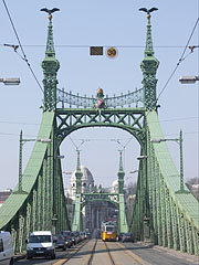 The view of the Liberty Bridge from the Pest bank of the Danube - Budimpešta, Madžarska