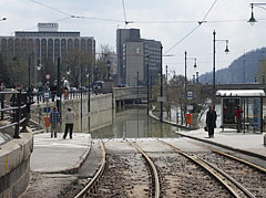 By tram so far and no further! (the surrounding of the Széchenyi Chain Bridge on the Pest side of the river) - Budimpešta, Madžarska